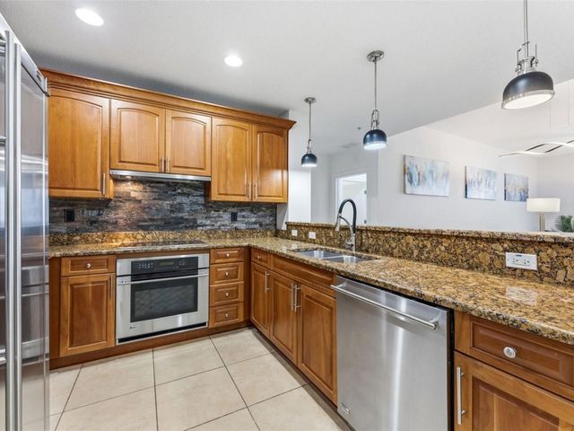 628 CLEVELAND STREET 1507, Clearwater, FL 33755