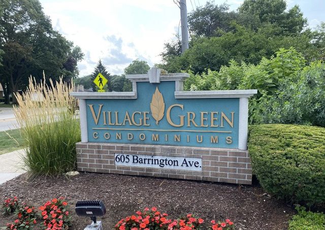 605 Barrington Avenue 216, East Dundee, IL 60118