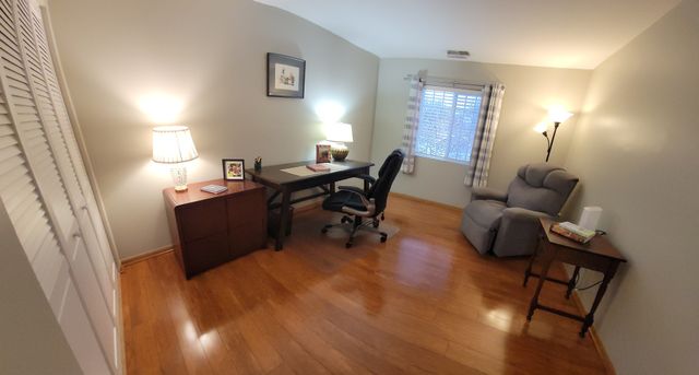 605 Barrington Avenue 216, East Dundee, IL 60118