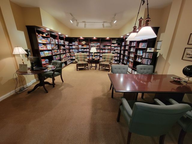 605 Barrington Avenue 216, East Dundee, IL 60118