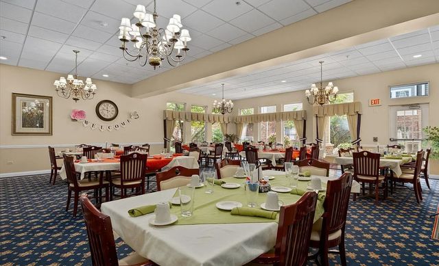 605 Barrington Avenue 216, East Dundee, IL 60118