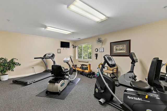 605 Barrington Avenue 216, East Dundee, IL 60118