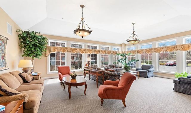 605 Barrington Avenue 216, East Dundee, IL 60118