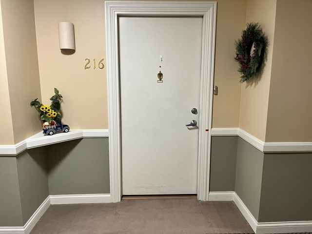 605 Barrington Avenue 216, East Dundee, IL 60118