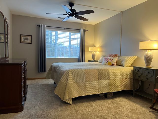 605 Barrington Avenue 216, East Dundee, IL 60118