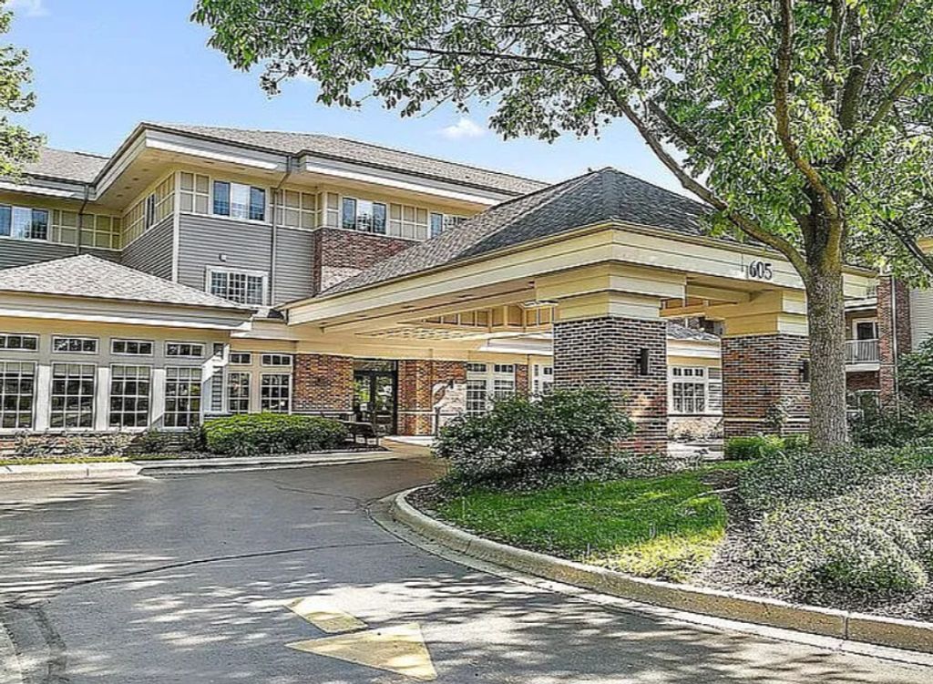 605 Barrington Avenue 216, East Dundee, IL 60118