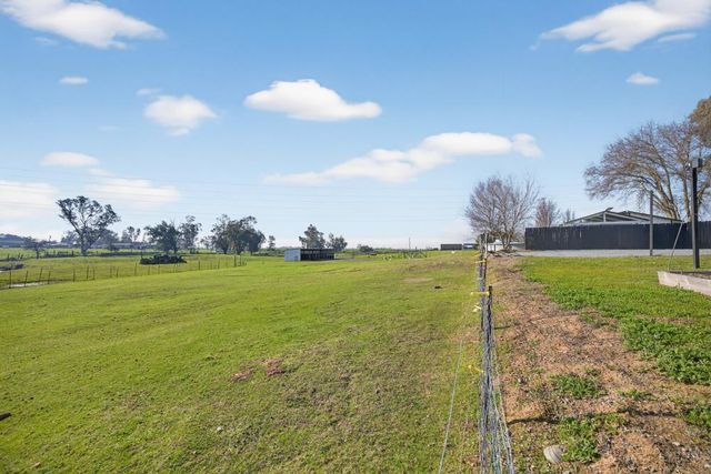 11490 N Arno Rd, Galt, CA 95632