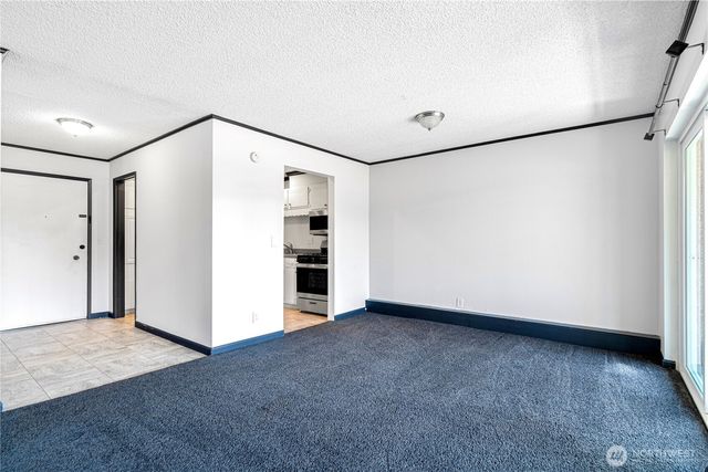 5915 Highway Place #404, Everett, WA 98203