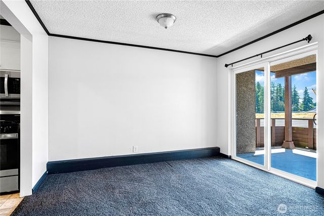 5915 Highway Place #404, Everett, WA 98203