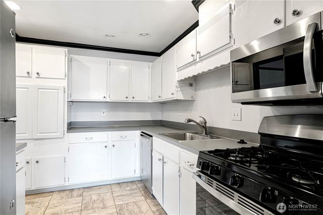 5915 Highway Place #404, Everett, WA 98203