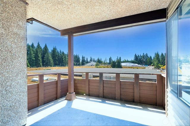 5915 Highway Place #404, Everett, WA 98203