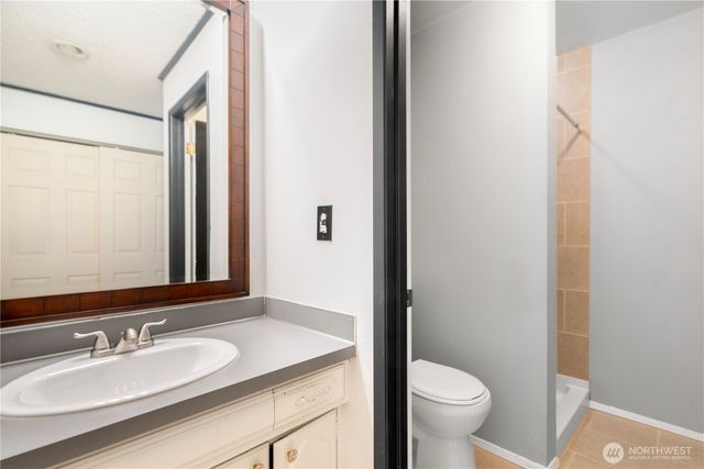 5915 Highway Place #404, Everett, WA 98203