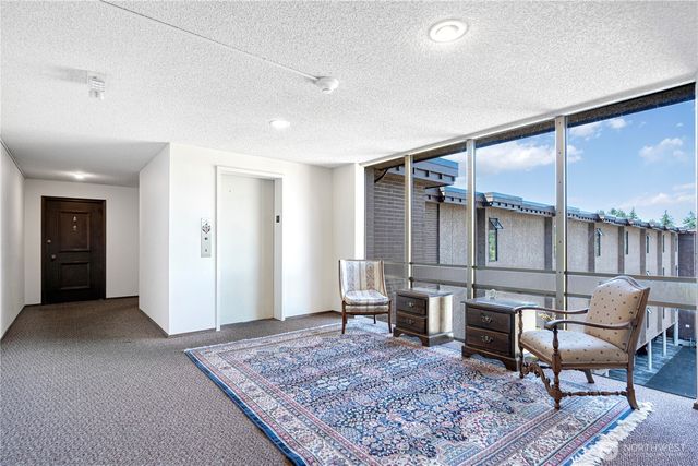 5915 Highway Place #404, Everett, WA 98203
