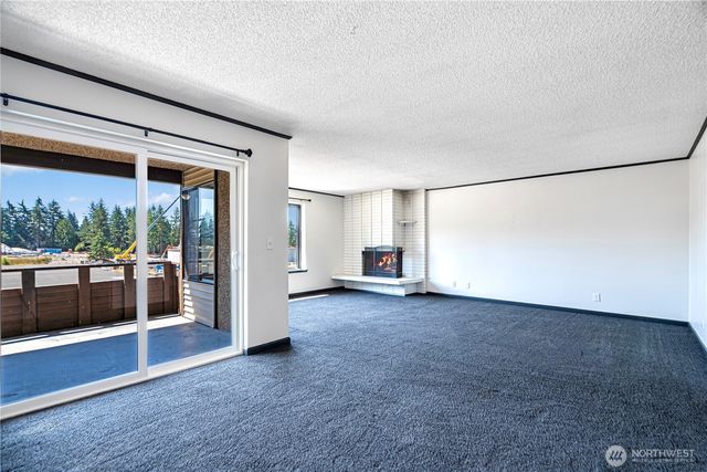 5915 Highway Place #404, Everett, WA 98203