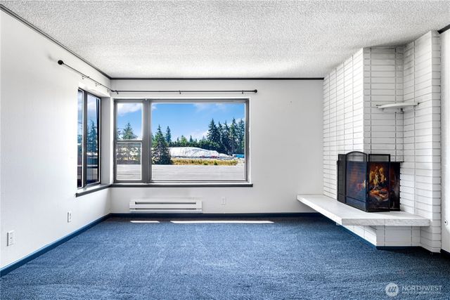 5915 Highway Place #404, Everett, WA 98203