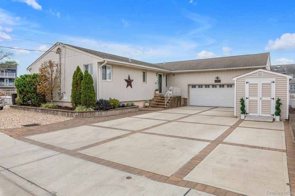 1130 Hayes Place, Baldwin Harbor, NY 11510