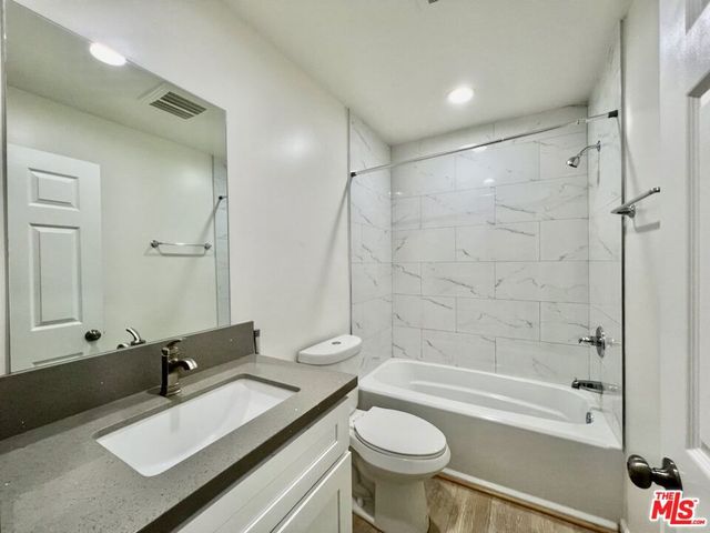 1409 N Hobart Boulevard 101, Los Angeles, CA 90027
