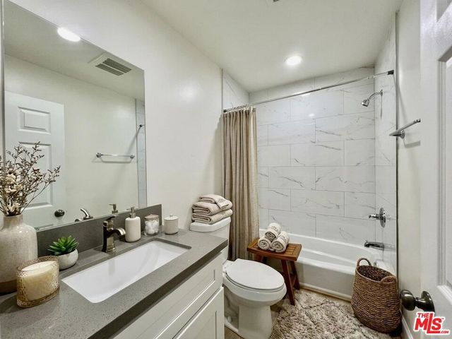 1409 N Hobart Boulevard 101, Los Angeles, CA 90027
