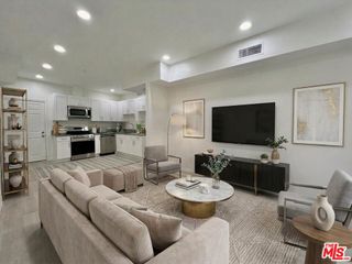 1409 N Hobart Boulevard 101, Los Angeles, CA 90027