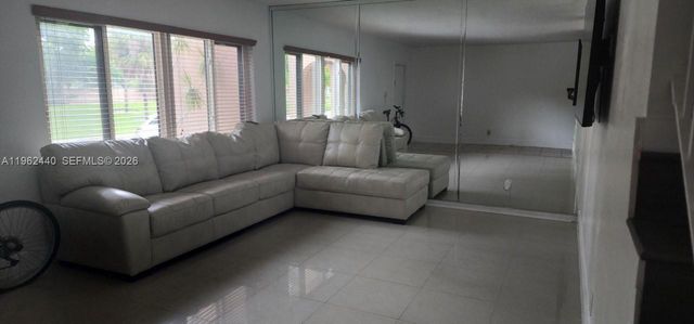 23 N Valencia Dr 2-32, Davie, FL 33324