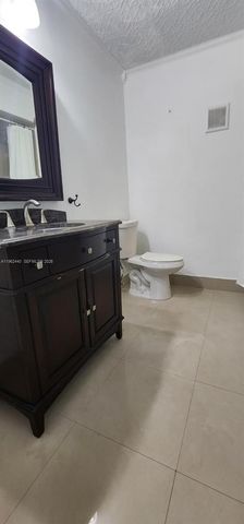 23 N Valencia Dr 2-32, Davie, FL 33324