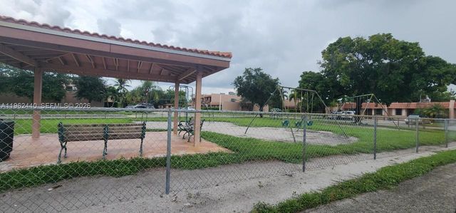 23 N Valencia Dr 2-32, Davie, FL 33324