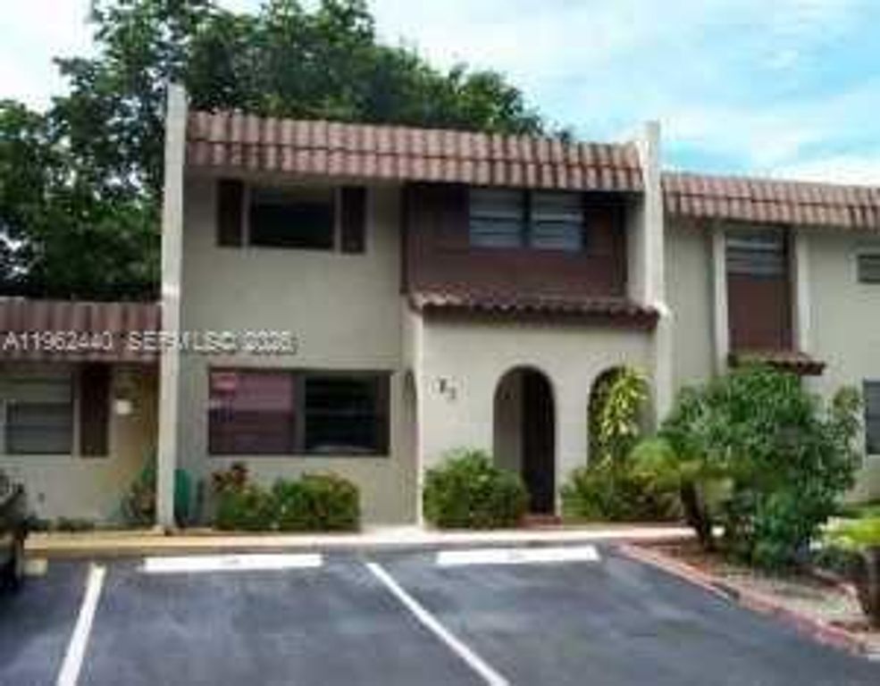 23 N Valencia Dr 2-32, Davie, FL 33324