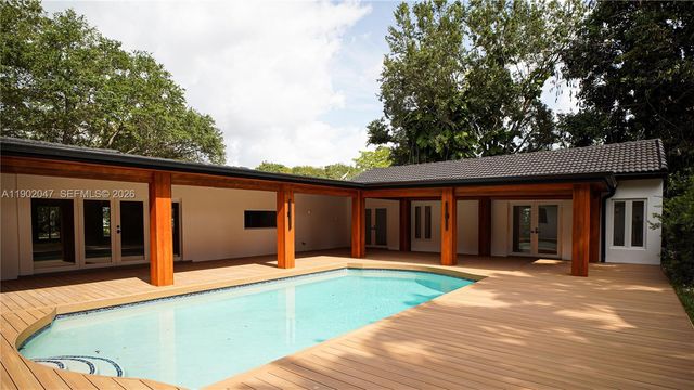 15321 SW 82nd Ave, Palmetto Bay, FL 33157
