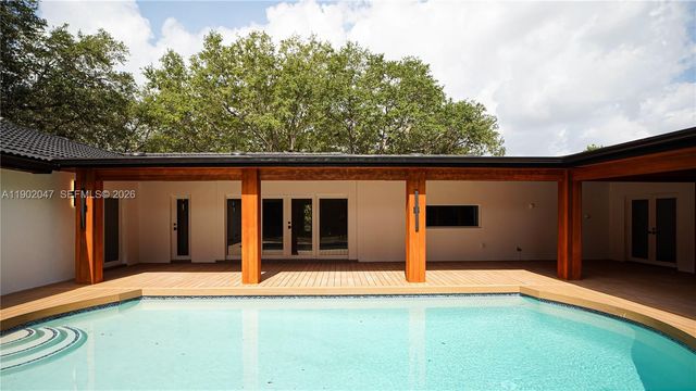 15321 SW 82nd Ave, Palmetto Bay, FL 33157