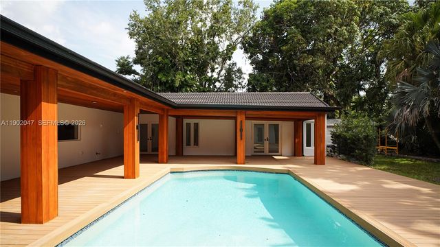 15321 SW 82nd Ave, Palmetto Bay, FL 33157