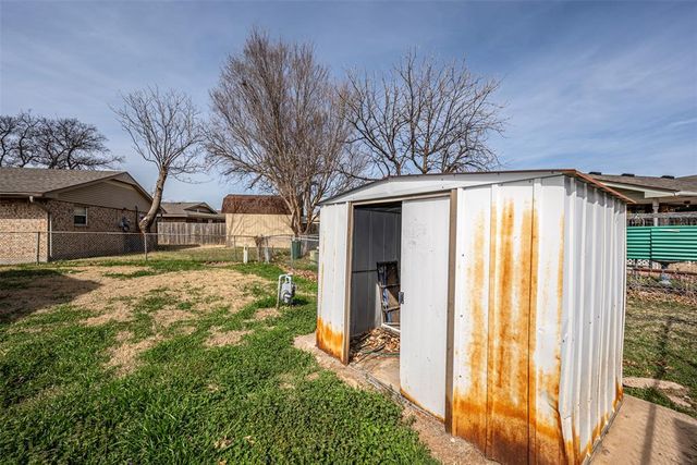 6419 NW Arrowhead Drive, Lawton, OK 73505