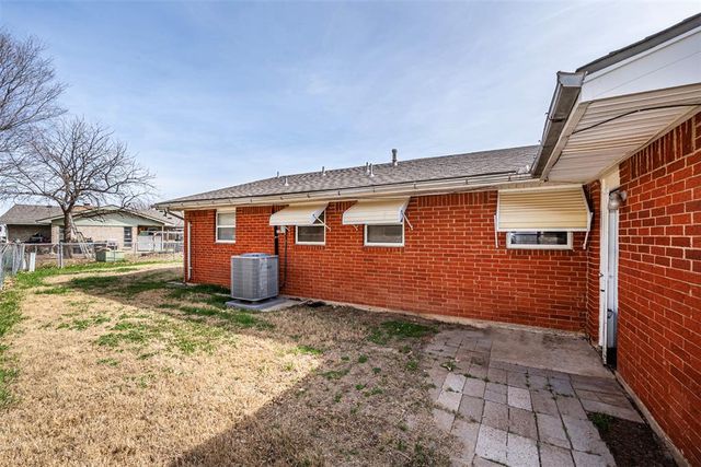 6419 NW Arrowhead Drive, Lawton, OK 73505