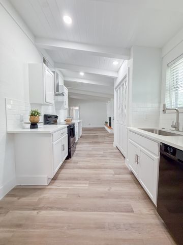 5808 Wales Avenue, Fort Worth, TX 76133