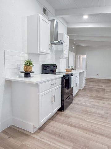 5808 Wales Avenue, Fort Worth, TX 76133
