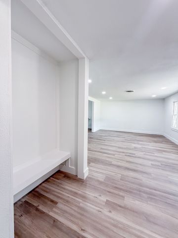 5808 Wales Avenue, Fort Worth, TX 76133