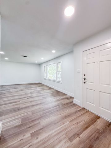 5808 Wales Avenue, Fort Worth, TX 76133