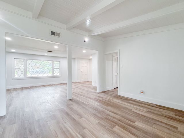 5808 Wales Avenue, Fort Worth, TX 76133