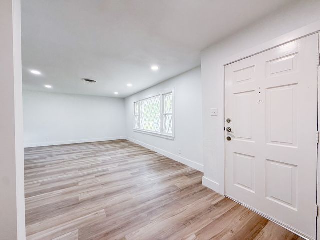 5808 Wales Avenue, Fort Worth, TX 76133