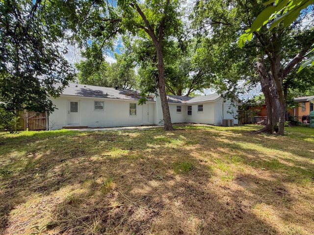 5808 Wales Avenue, Fort Worth, TX 76133