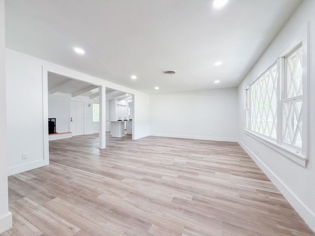5808 Wales Avenue, Fort Worth, TX 76133