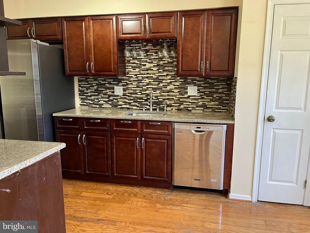 4 FAIR OAKS CT, Newtown, PA 18940