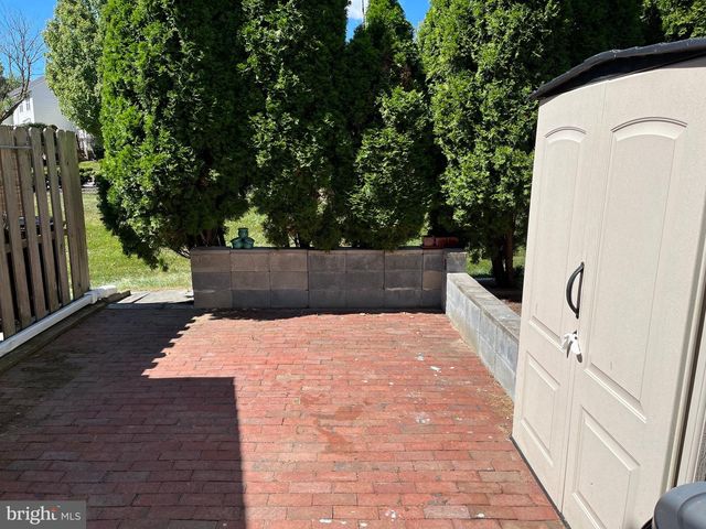 4 FAIR OAKS CT, Newtown, PA 18940
