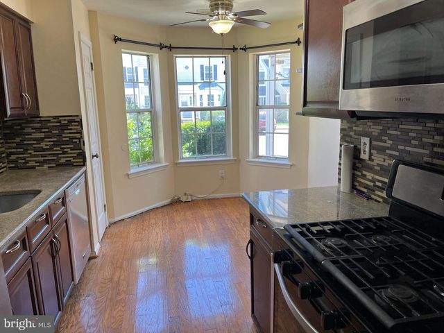 4 FAIR OAKS CT, Newtown, PA 18940