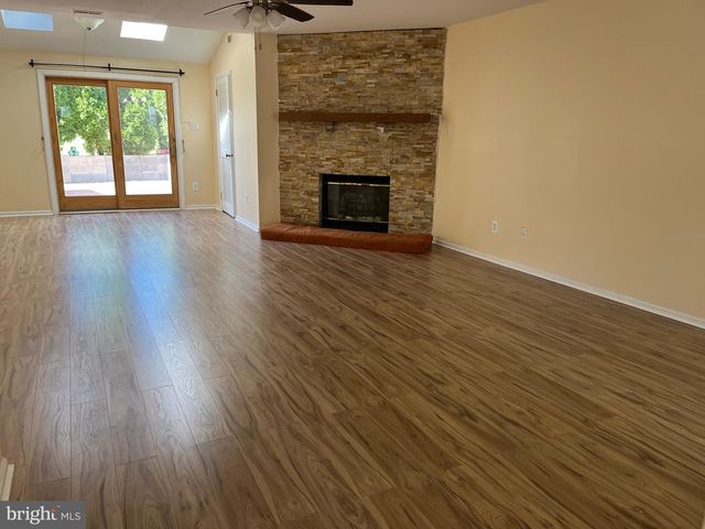 4 FAIR OAKS CT, Newtown, PA 18940