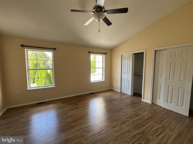 4 FAIR OAKS CT, Newtown, PA 18940