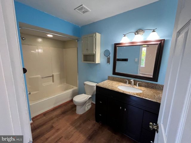 4 FAIR OAKS CT, Newtown, PA 18940