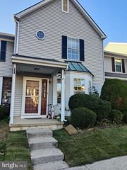 4 FAIR OAKS CT, Newtown, PA 18940