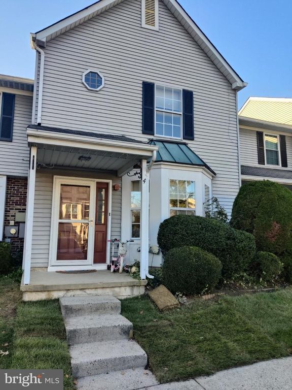 4 FAIR OAKS CT, Newtown, PA 18940
