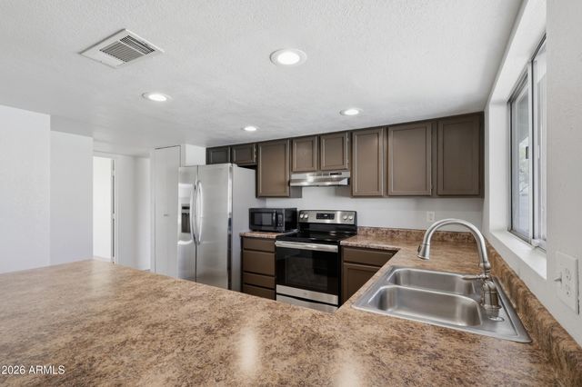 8652 W Heatherbrae Drive, Phoenix, AZ 85037