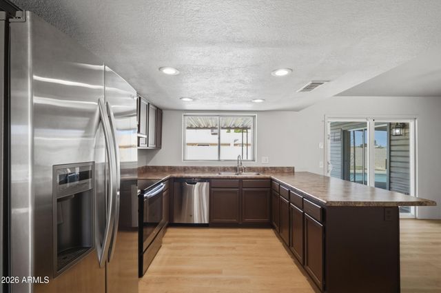 8652 W Heatherbrae Drive, Phoenix, AZ 85037